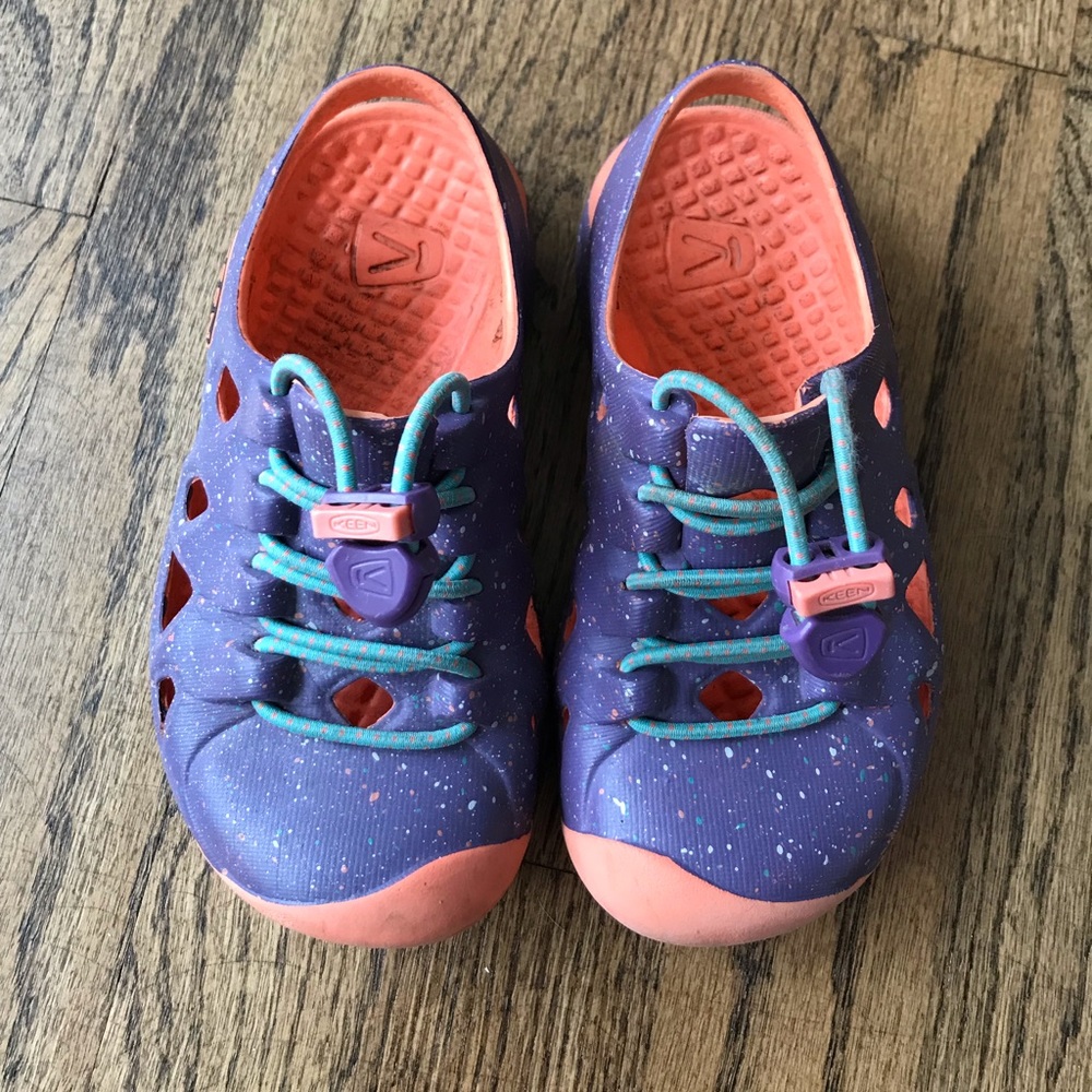 Keen girls sandals.